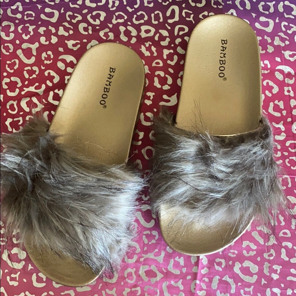 Gold fur slides super cute